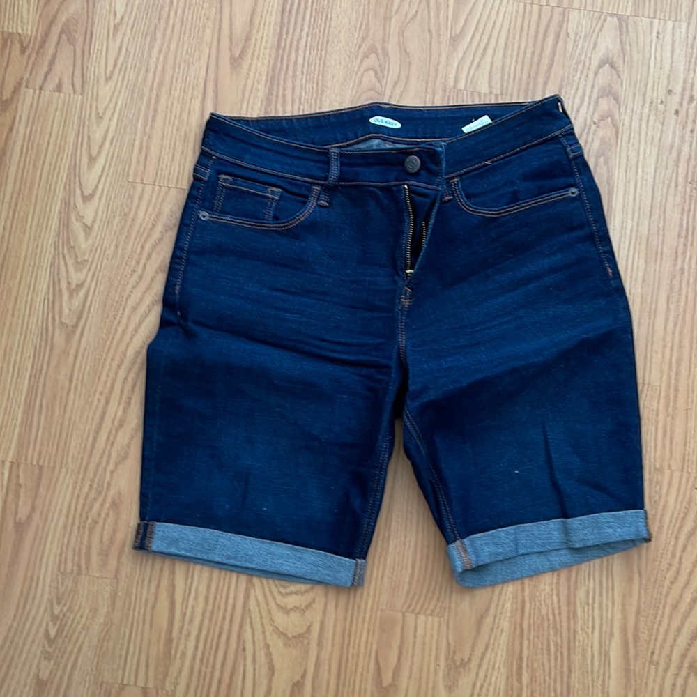 High waisted Bermuda shorts